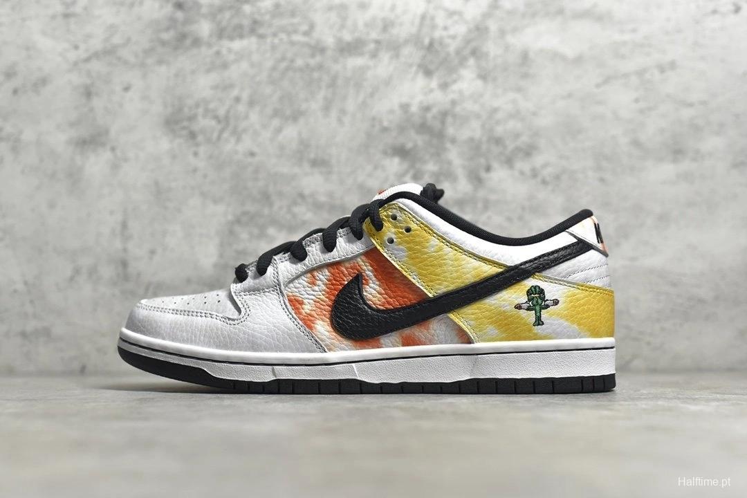 NK SB Dunk Low Pro QS Roswell Raygun