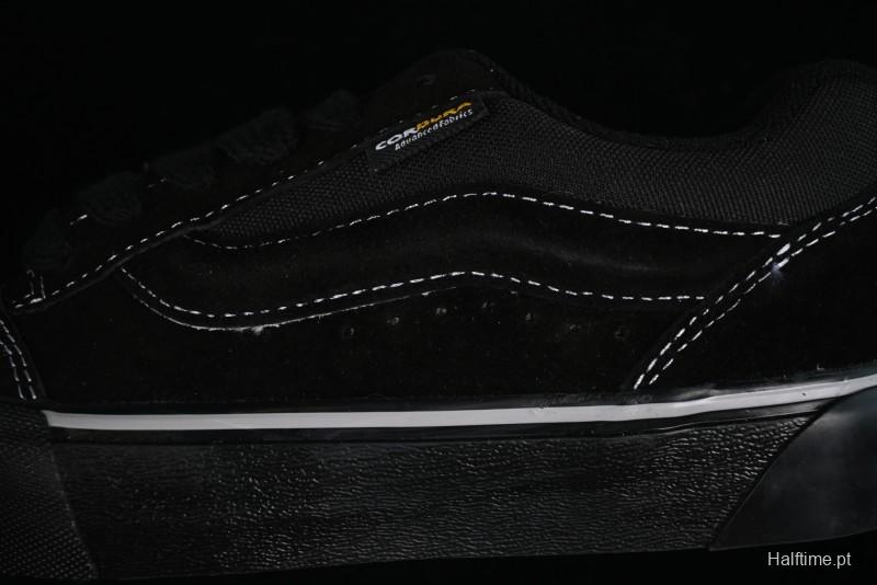 Vans Knu Skool Low Top Retro Casual Vulcanized Slip-On Shoes in Black - VN000CRPBMA